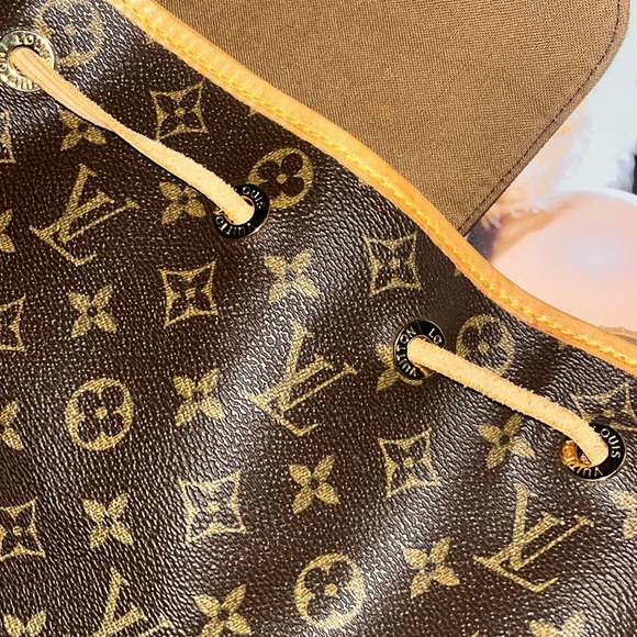 πΉπ€β’ 𫦠Louis Vuitton x GM x Lux for Thine Back Vibes - Picture 13 of 16